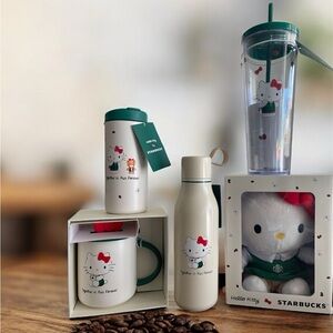 Hello Kitty x Starbucks Collaboration 5 Piece Holiday
Set Limited Edition